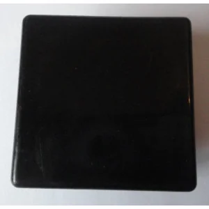 Embout carré à ailettes 40 x 40 plastique noir