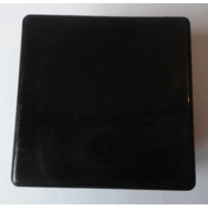 Embout carré à ailettes 40 x 40 plastique noir